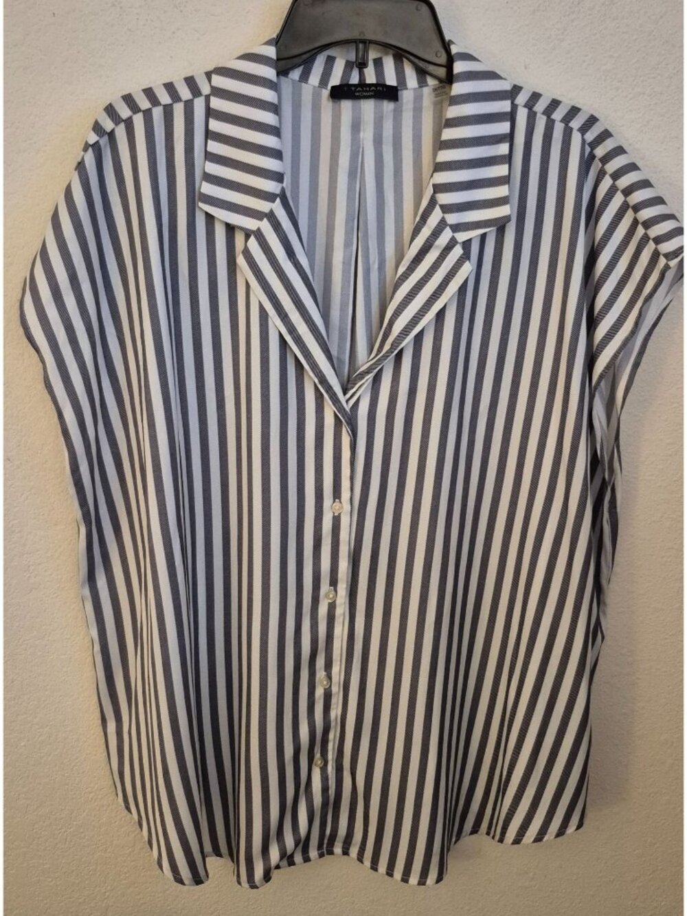T Tahari Woman Grey and White Stripe Button Front Tunic Top Size 2X EUC